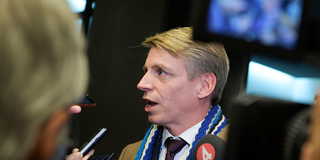 Finansmarknadsminister Per Bolund (MP) tycker att det "är rimligt att man betalar för klimatpåverkan som ens resande orsakar". (Foto: TT)