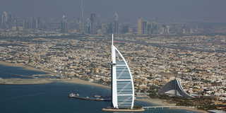 Lyxhotellet Burj Al Arab i Dubai är femma på listan i artikeln över världens högsta hotell. (Foto: TT)