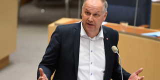 Regeringen och allianspartierna måste stoppa V-ledarens "lekstuga" om vinster i välfärden