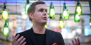 Hoppsan. Miljöpartiet hamnar under riksdagsspärren igen. Språkröret och statsrådet Gustav Fridolin har anledning att se bekymrad ut. (Foto: TT)