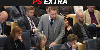 SD:s gruppledare Mattias Karlsson under misstroendeomröstningen mot Peter Hultqvist (S). (Foto: TT)