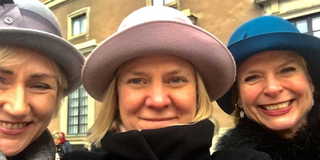 Finansministern gör sig lustig över slöjdebatten på sin Facebooksida. (Foto: skärmdump från Magdalena Anderssons FB-sida).