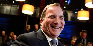 Statsminister Stefan Löfven (S) har anledning att se glad ut över siffrorna i SCB:s partisympatiundersökning. (Foto: TT)