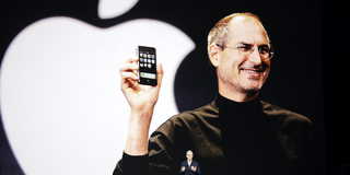 Steve Jobs, här med nuvarande vd Tim Cook i förgrunden