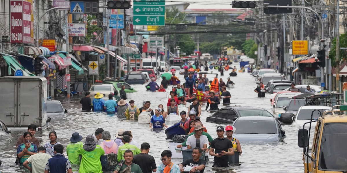 Bangkok har genomgått sina värsta översvämningar på 15 år, vilket även drabbar turismen.