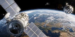 En illustration av en förföljande satellit från CSIS som ser den ryska satelliten som ett potentiellt hot. ”Det mest potentiellt farliga vi sett”.