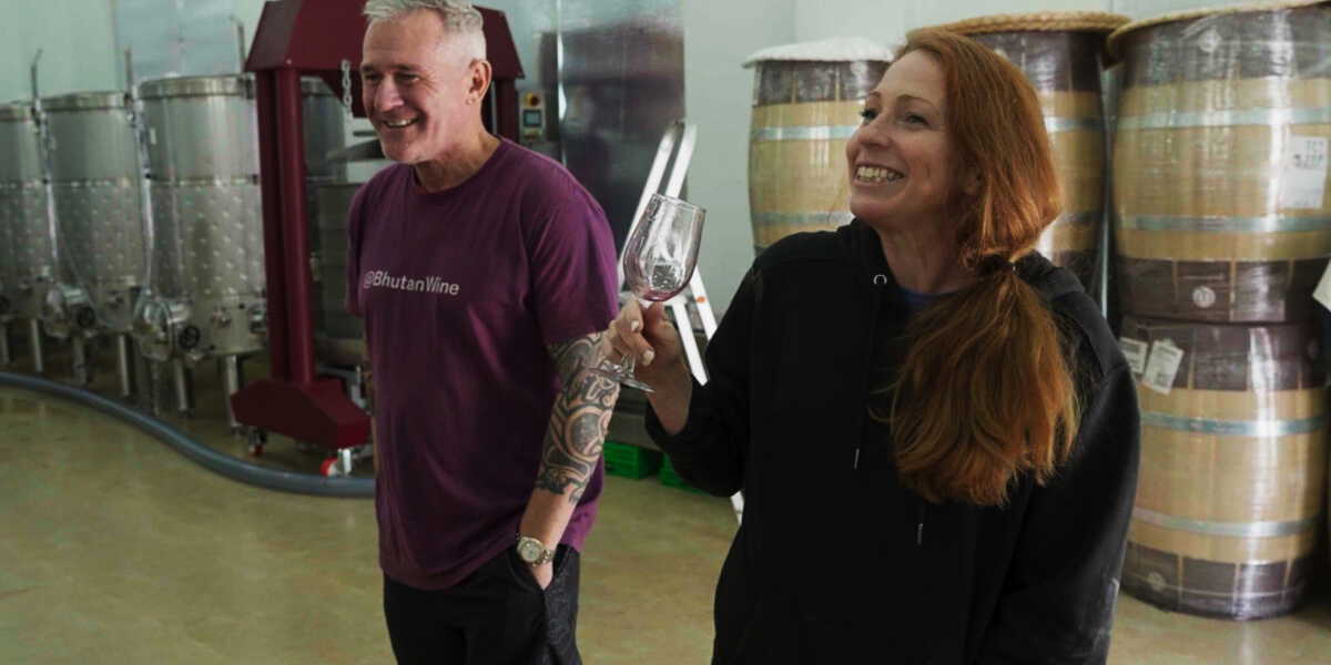 Amerikanerna Mike Juergens och Ann Cross bestämde sig för att satsa på Bhutan, ett av världens nyaste vinländer. 