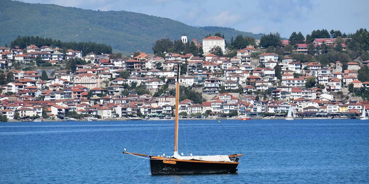 Vid Ohridsjön breder badstränderna ut sig. Nordmakedonien är en pärla i Europa som allt fler långsamt upptäcker