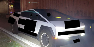 Bild på den stoppade Cybertrucken.