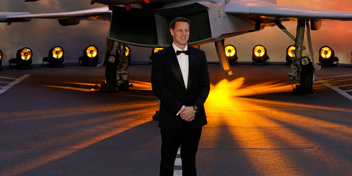 Producenten David Ellison poserar för medierna vid den brittiska premiären av ”Top Gun: Maverick” den 19 maj 2022 i London. Underhållningsjätten Paramount har gått med på att gå samman med Skydance, meddelade bolagen. Skydance grundades 2010 av Ellison, son till miljardären Larry Ellison.
