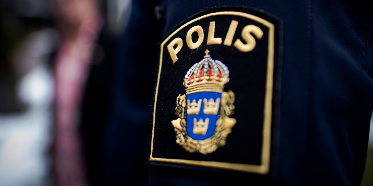 SEB varnar för falska sms från polisen och myndigheter. I Sverige kan 12 000 kronor av förlusten bli ditt eget ansvar.