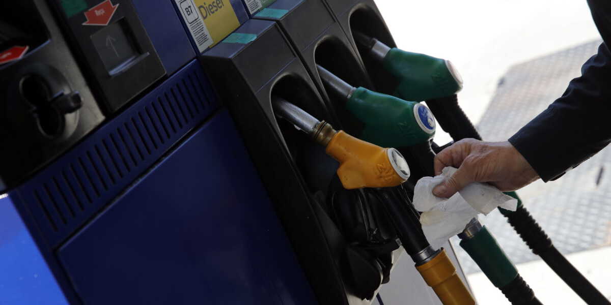 Franskt förslag om att använda beredskapslager av diesel. Arkivbild