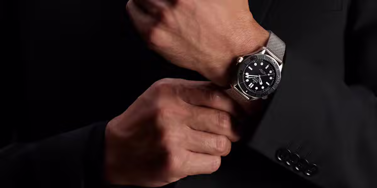Det är Bond-effekt med brittisk elegans som gäller för Omega.