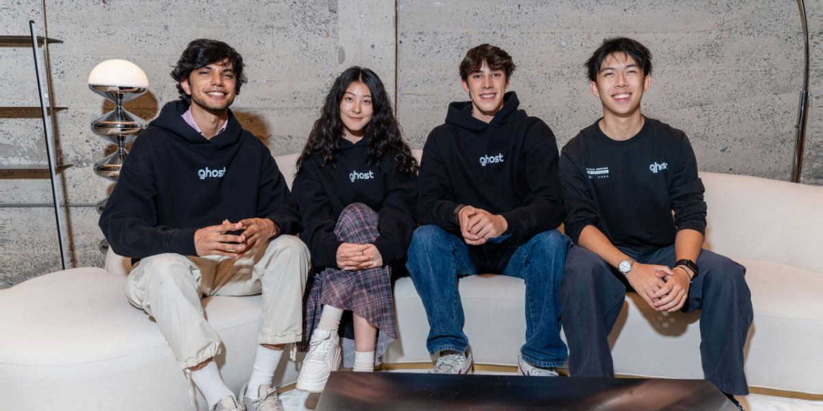 Teamet bakom Core. Gautam Sharda, Yifei Chen, Zain Javaid och Nicholas Chua. Nu drar de in 110 miljoner och släpper de en dator, Core, för personlig AI.