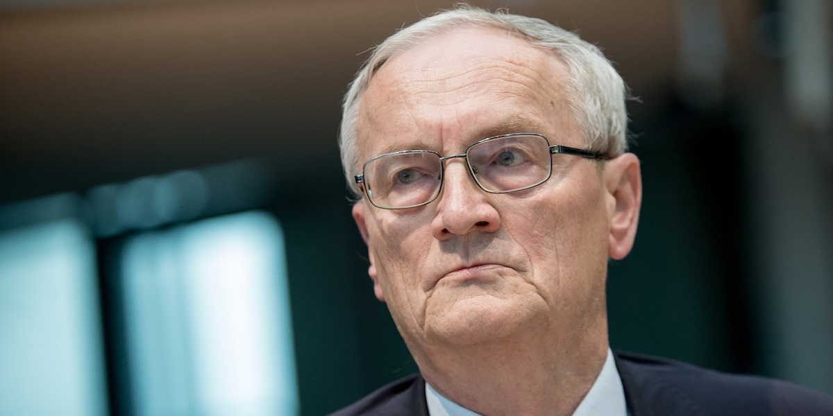 Tysklands förre spionchef August Hanning är gripen för misstänkt spioneri.