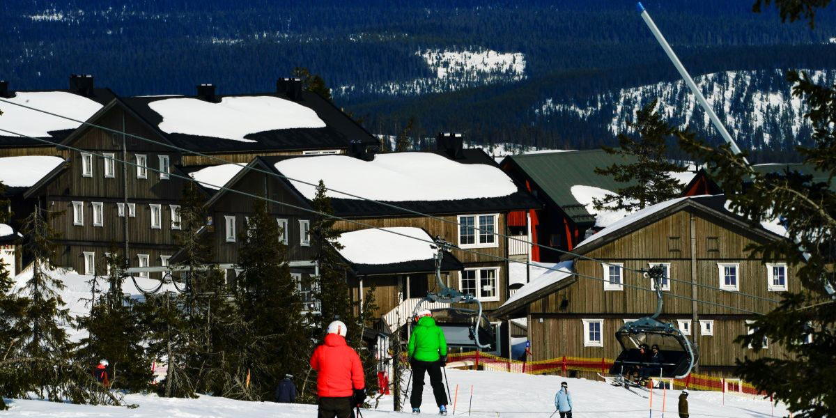 Här i Trysil ligger den fjällstuga på 700 kvadratmeter, ursprungligen byggd för en Formel 1-stjärna, som nu sålts och där prislappen väcker uppseende.