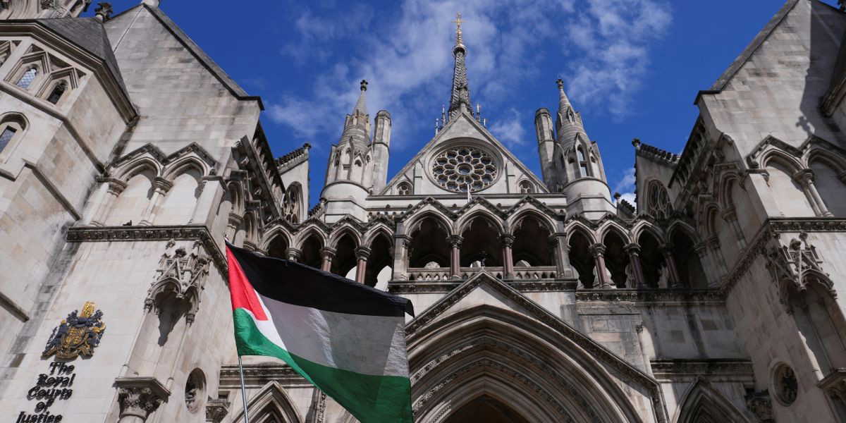 High Court i London – den plats där ryske miljardären Vitalij Orlov nu vill knäcka en norsk tidning han drar inför domstol efter att ha jagat i tio år.