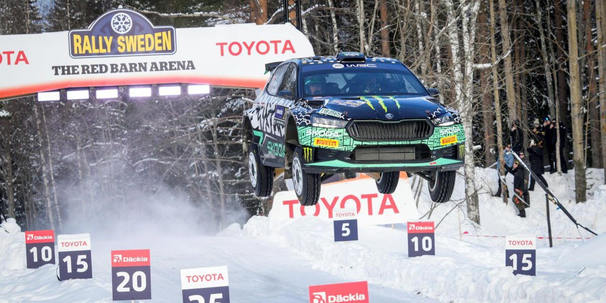 Oliver Solberg flyger förbi i Rally Sweden. I år är sista avtalade året i Umeå, kommunen ger 15 miljoner men framtiden för rallyt är oviss.