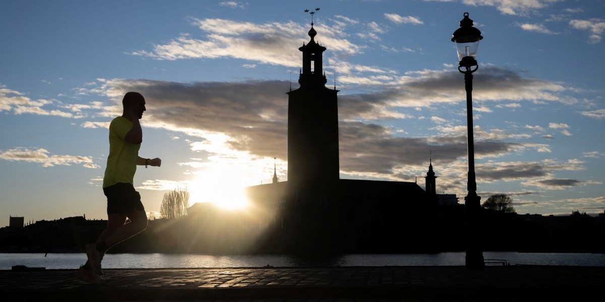 127 svenskar, av dem 43 stockholmare, dog av extremvärmen under sommaren. Forskarna kopplar 87 av 127 döda till global uppvärmning.