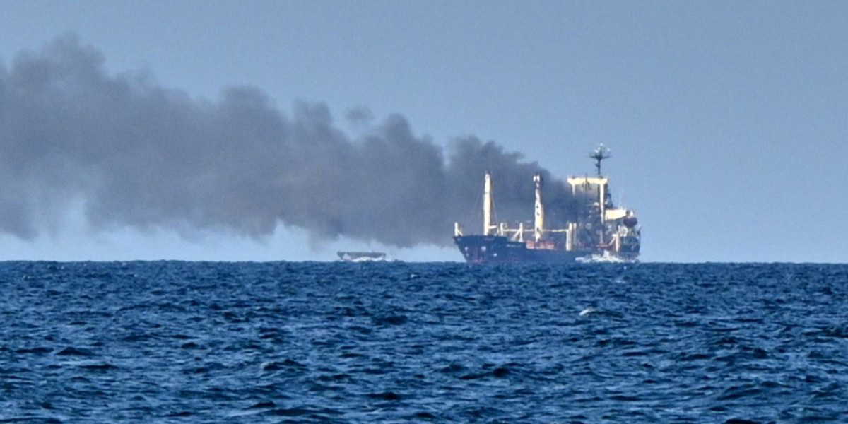 Golden Leo, lastad med spannmål, brinner på Svarta havet efter attack från ryska drönare. Sju handelsfartyg har attackerats av Ryssland.