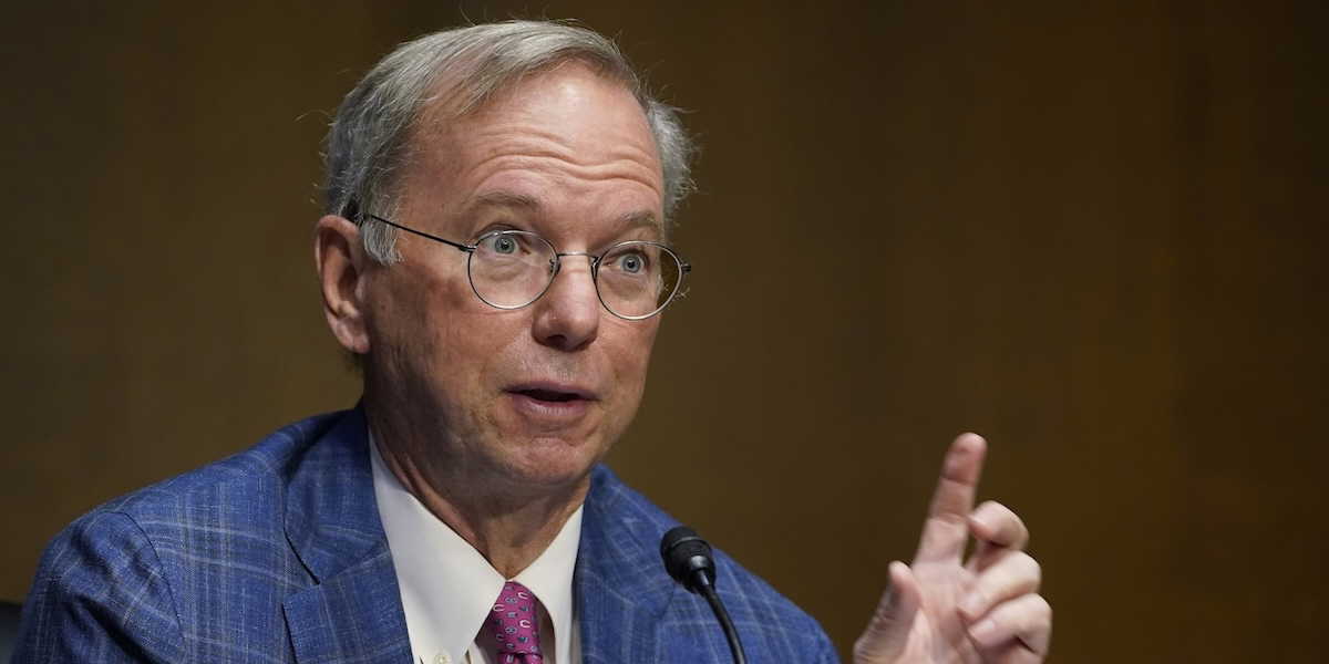 Googles tidigare vd Eric Schmidt varnar Europa för Ryssland.