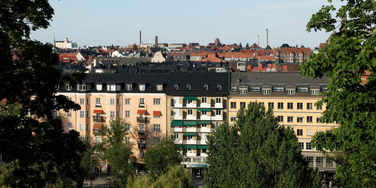 Stockholm får se ett något kraftigare ökat byggande än Göteborg och Malmö. Bygginvesteringarna ökar i Sverige och även i storstäderna.