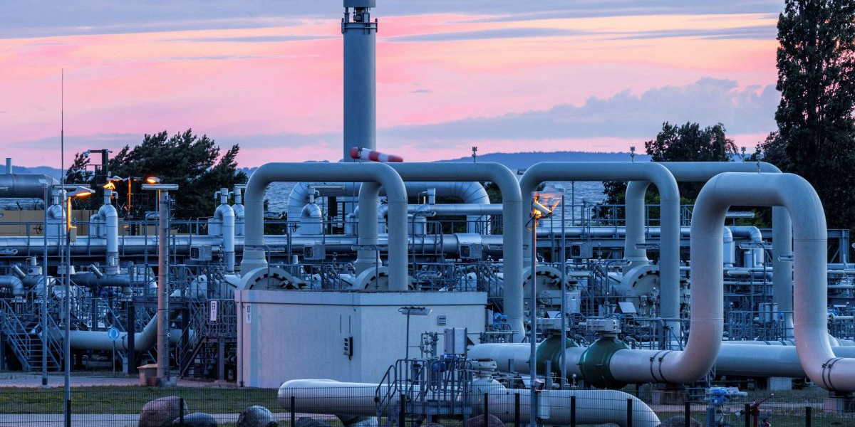 Orosmoln över anläggningen där Tyskland tidigare tog emot gas från Nord Stream. Nu diskuterar USA investeringar i gasen med Ryssland.