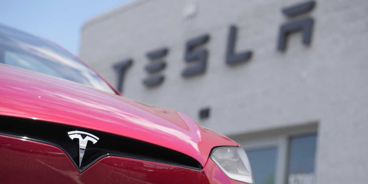 Tesla X tappar snabbt i värde på några år.