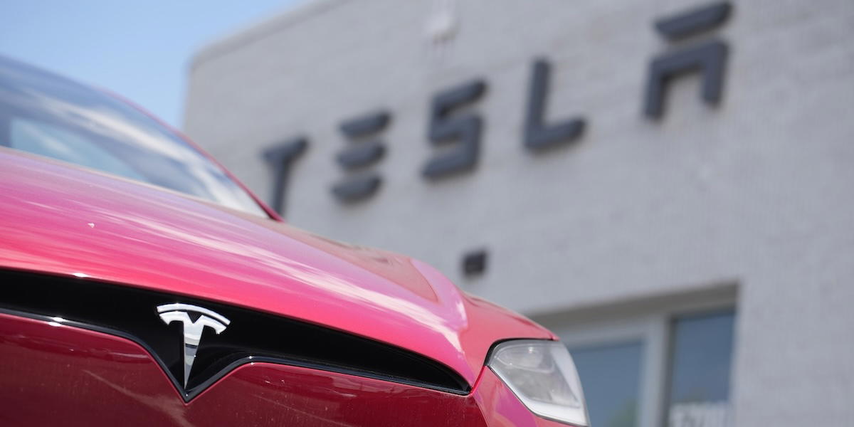 Tesla X tappar snabbt i värde på några år.