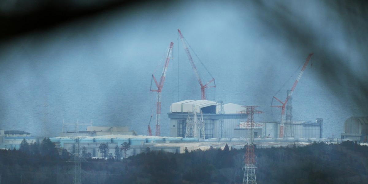 Kärnkraftverket Fukushima, Japan, avspärrat efter den stora olyckan 2011. Nu ska svenska Studsvik bygga en pilotanläggning för radioaktivt avfall här.