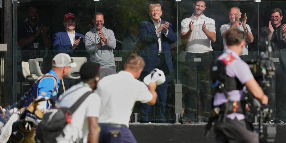 Bryson DeChambeau saluterar Donald Trump och gör kanske rätt i det. Nu hoppas LIV Golf att Trump ska bidra till att rädda den krisande golftouren.