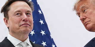 Techmiljardären Elon Musk säger att USA:s styre, som har president Donald Trump i spetsen, kontrollerar vad som händer med Starshield. Bild från tidigare i oktober.