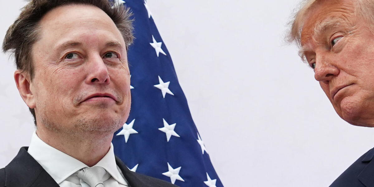Techmiljardären Elon Musk säger att USA:s styre, som har president Donald Trump i spetsen, kontrollerar vad som händer med Starshield. Bild från tidigare i oktober.